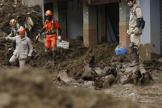 Bombeiros atualizam número de mortos em Petrópolis