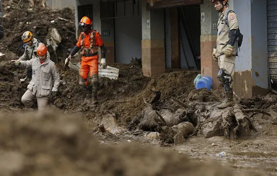 Bombeiros atualizam número de mortos em Petrópolis