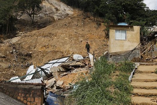 Famílias de Petrópolis afetadas pelo temporal receberão benefícios