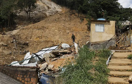 Famílias de Petrópolis afetadas pelo temporal receberão benefícios