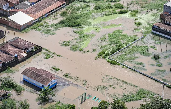 Inmet lança alerta de perigo com chuvas intensas no litoral do NE