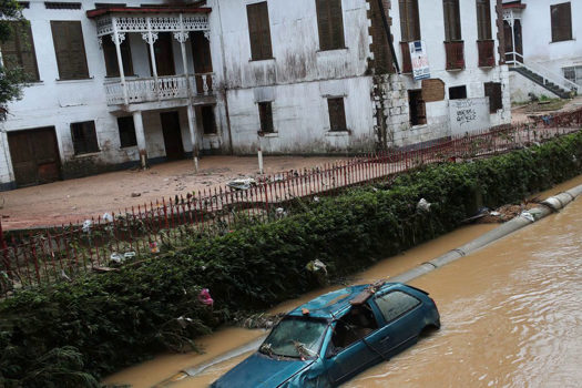 Sobe para 38 mortos em Petrópolis