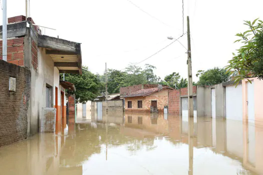 Caixa vai liberar FGTS para cidades atingidas pelas chuvas na BA e MG