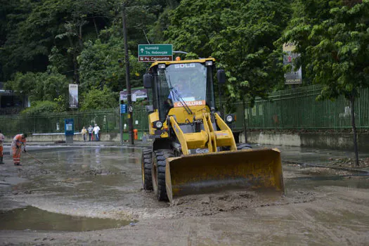 Chuvas causam alagamentos no Rio de Janeiro