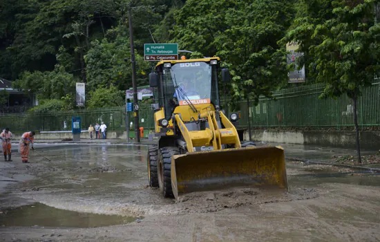 Chuvas causam alagamentos no Rio de Janeiro