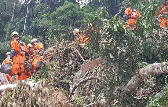 Petrópolis: Bombeiros continuam os trabalhos de buscas