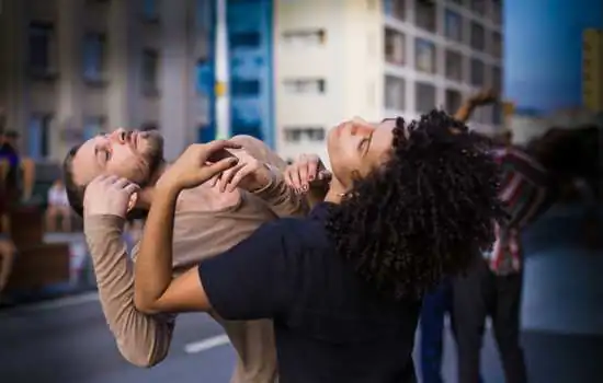 Cia Fragmento de Dança traduz