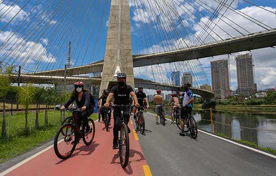 Governo de SP entrega revitalização da ciclofaixa da Marginal Pinheiros