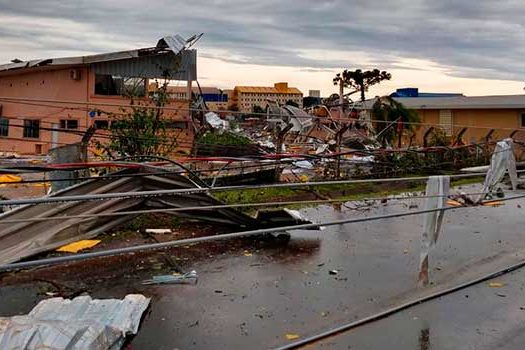 Reflexos de Ciclone Bomba causam estragos e mortes no Sul e chegam em SP e RJ nesta quarta