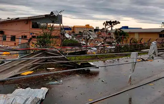 Reflexos de Ciclone Bomba causam estragos e mortes no Sul e chegam em SP e RJ nesta quarta