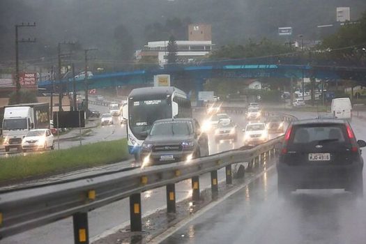 Ciclone: RS tem morte, estradas bloqueadas, moradores sem luz e aulas suspensas