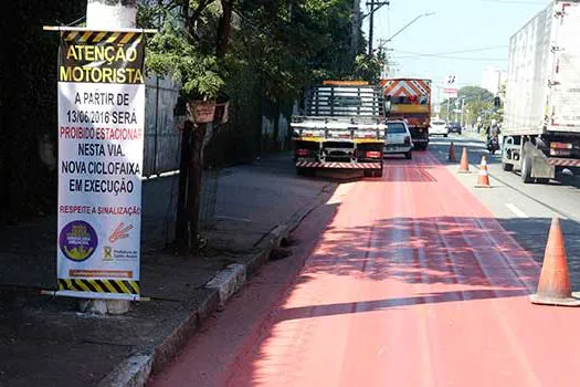 Trânsito implementa mão única e proíbe estacionamento em trecho de via