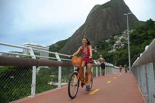 Ciclovia inaugurada em janeiro desaba no Rio