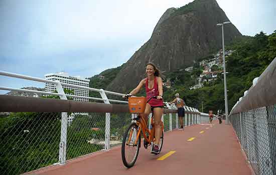 Ciclovia inaugurada em janeiro desaba no Rio