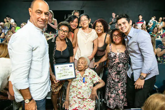 Moradores e instituições recebem homenagens do Cidadão da História