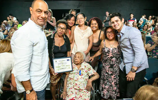 Moradores e instituições recebem homenagens do Cidadão da História