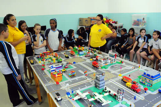 Cidade com blocos de montar é uma das ações do Maio Amarelo em Didadema