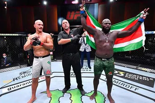 Cigano perde para surinamês no UFC