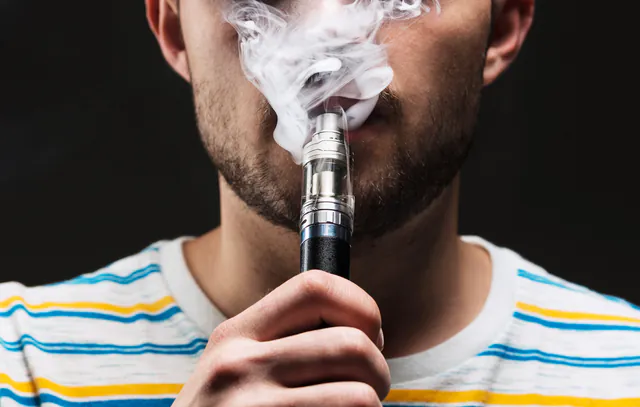 Consumo de vape cresce no Brasil em meio à falta de regras