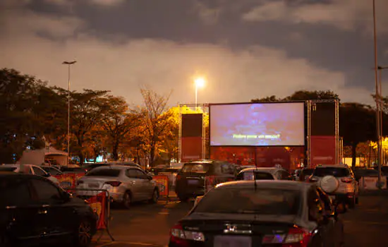 Cine Buzina leva drive-in gratuito ao Sambódromo do Anhembi