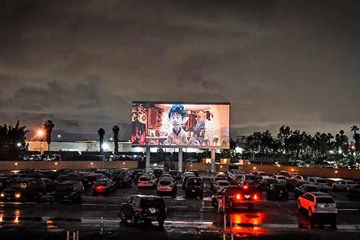 Locais em São Paulo e ABC oferecem cinema no esquema drive-in, veja a programação