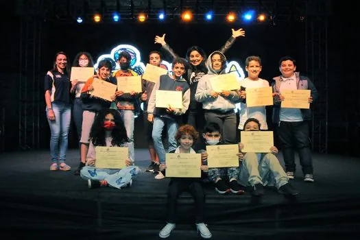 Oficina de cinema Pequeno Cineasta realiza formatura no Cine Theatro Carlos Gomes