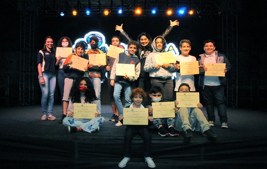 Oficina de cinema Pequeno Cineasta realiza formatura no Cine Theatro Carlos Gomes