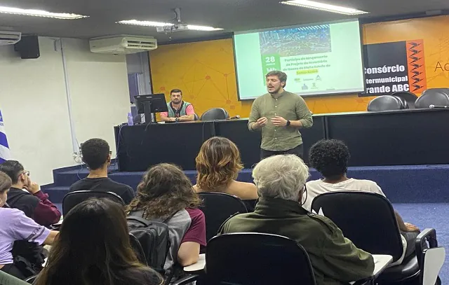 Prefeitura apresenta Santo André 500 Anos em debate com alunos da Etec Júlio de Mesquita