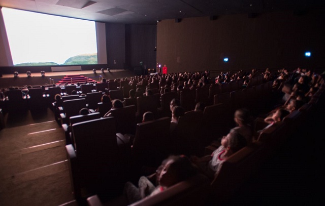 EMAE leva cinema gratuito para a população da capital paulista