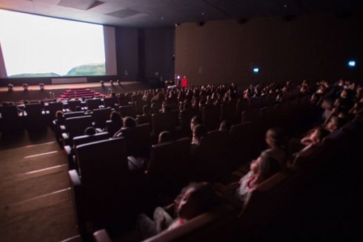 Público volta aos cinemas, mas salas não enchem