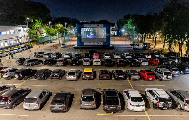 Cine Autorama retorna ao Centro Esportivo Tietê com sessões gratuitas de cinema drive-in