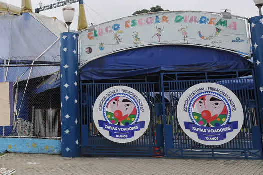 Circo Escola Diadema recebe palhaça do “Doutores da Alegria”