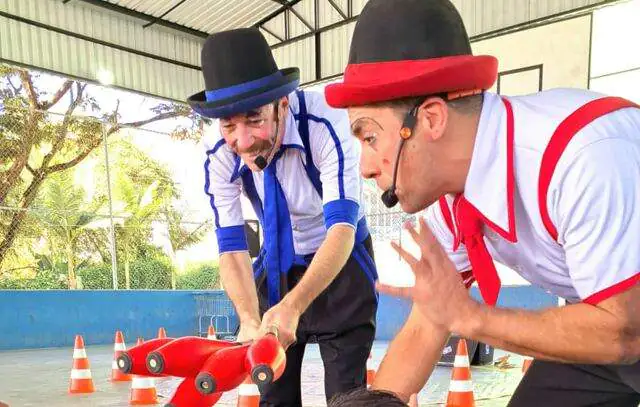 Sesi Diadema recebe espetáculo Circo Malabarístico com Grupo Irmãos Becker