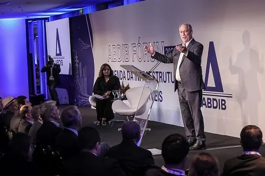 Ciro Gomes pede ajuda de empresários para debater modelo econômico