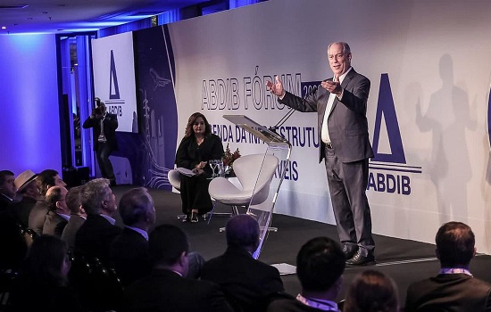 Ciro Gomes pede ajuda de empresários para debater modelo econômico