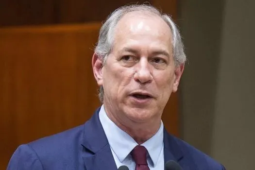 Ciro crítica ‘má política’ e pede a Deus que ninguém roube a liberdade do Brasil