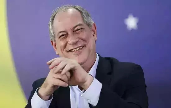 Ciro faz campanha contra investida para que saia da disputa presidencial