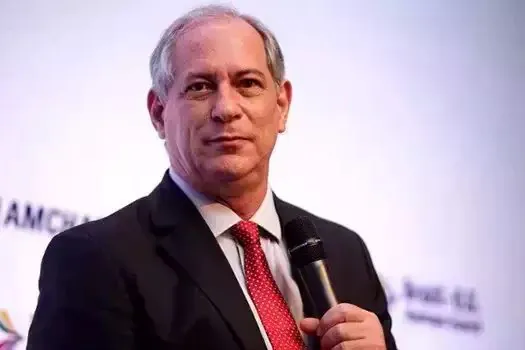 Ciro Gomes cita governo “fraco” e alerta para reflexos no Brasil da invasão russa