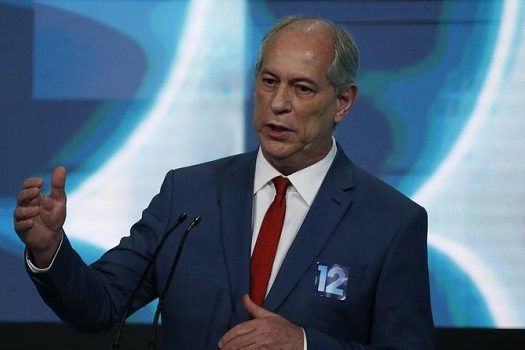 ‘Campeão da democracia se ausentou’, diz Ciro, sobre falta de Lula a debate