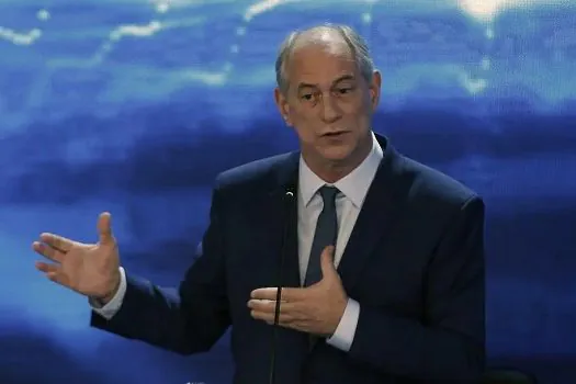 Ciro diz que Bolsonaro precisa explicar contradição sobre corrupção e ex-mulheres