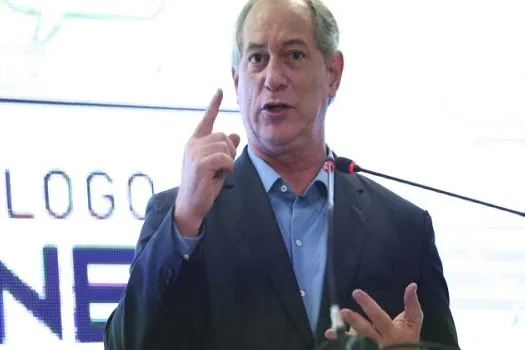 Ciro Gomes chama de “estranha e exótica” decisão de Edson Fachin que favorece Lula