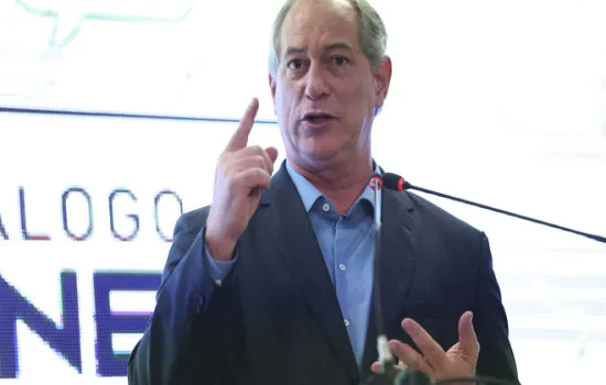 Ciro Gomes chama de “estranha e exótica” decisão de Edson Fachin que favorece Lula