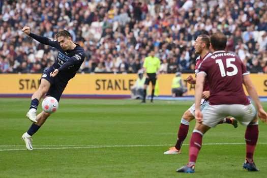 Empate eletrizante entre Manchester City e West Ham deixa título inglês em aberto