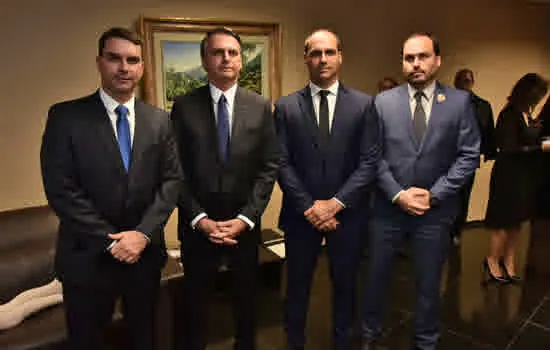 Clã Bolsonaro negocia migrar para nova UDN