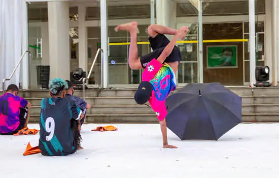 Clarín Cia de Dança encerra temporada de “ou 9 ou 80” no Teatro Arthur Azevedo