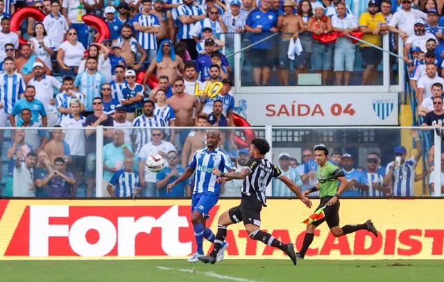 PM sugere torcida única em clássicos após violência no duelo Avaí x Figueirense