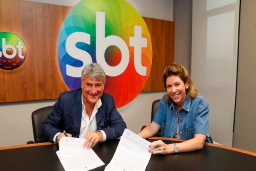 Cléber Machado assina contrato com SBT