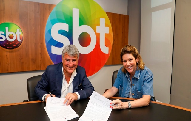 Cléber Machado assina contrato com SBT