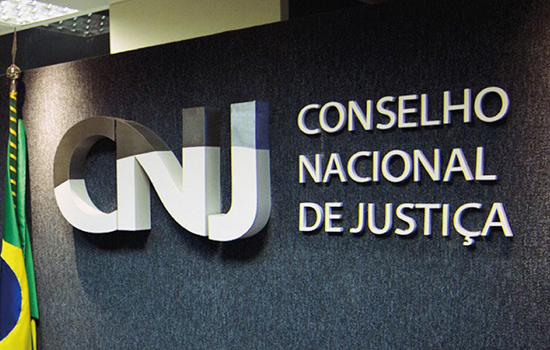 CNJ afasta juiz por assédio moral a estagiárias com ‘convites intempestivos’