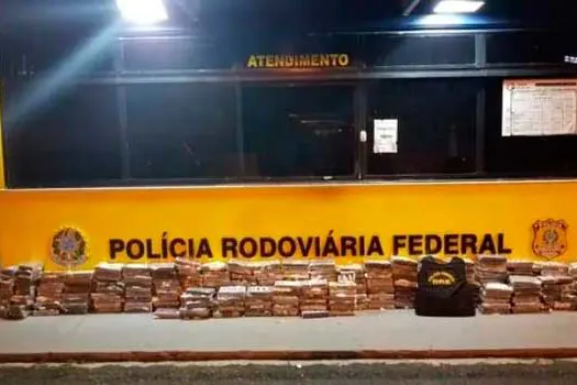 Dentro do barco no caminhão-cegonha havia 276 quilos de cocaína